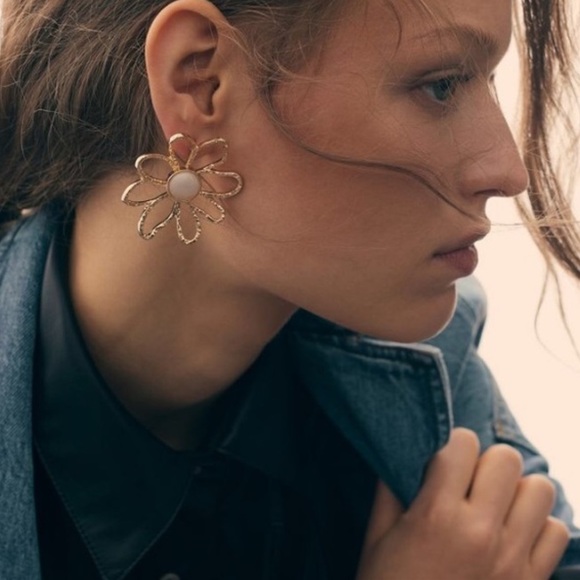 Anthropologie Gold Flower Earrings with Blue Agate. Brand new! - Picture 7 of 10